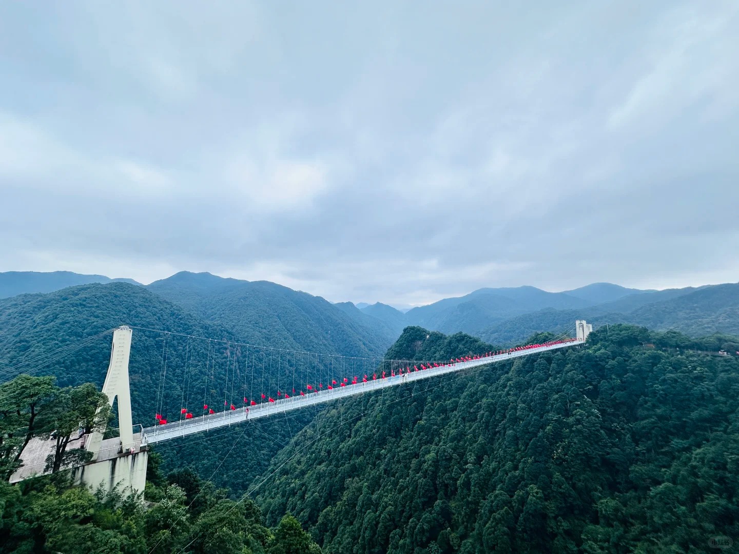 江西【三百山】國家AAAAA級景區遊覽周恩來題字石、護源亭、東江第一瀑、玻璃橋、護源石、天池等 純玩3天團