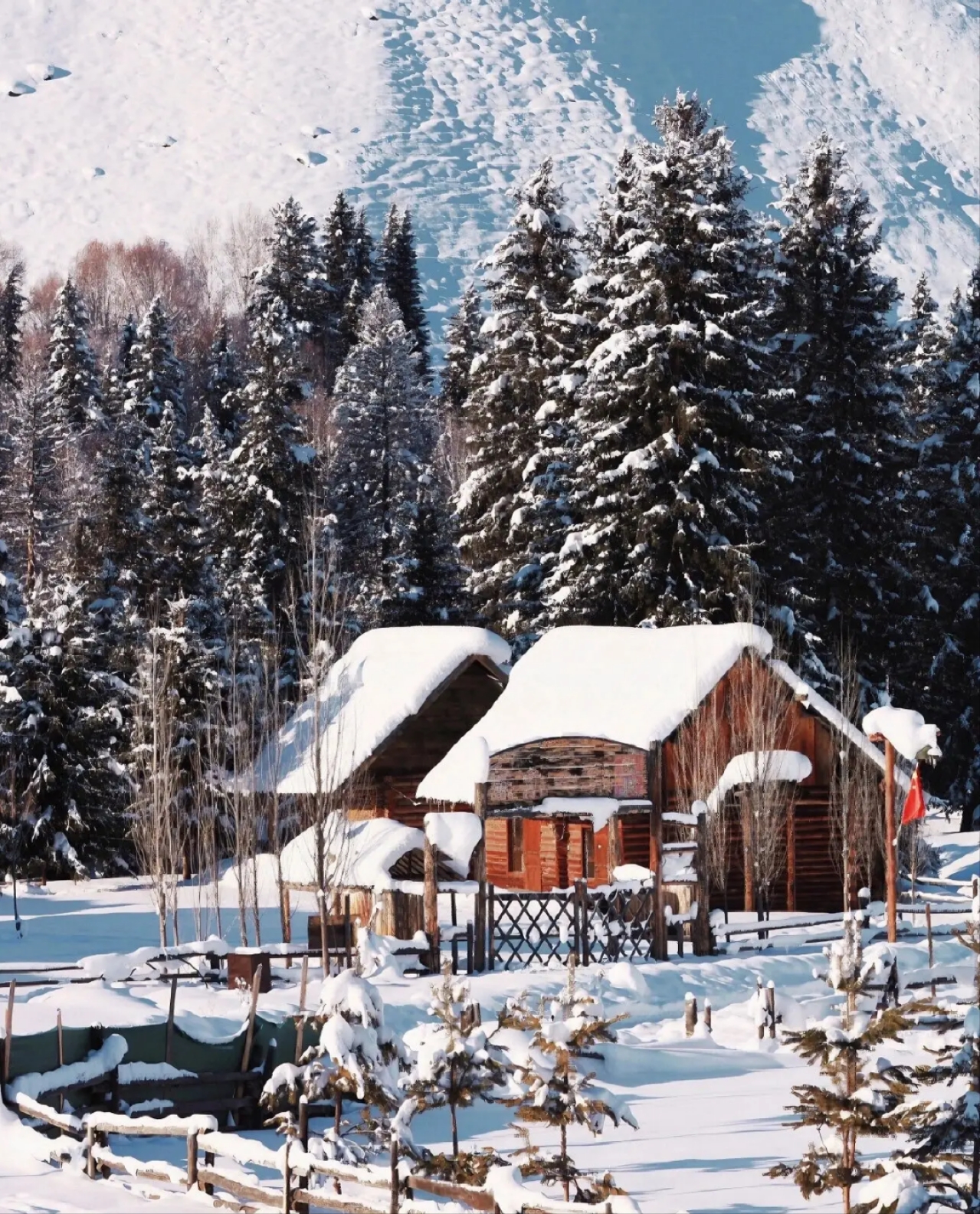 【冰雪限定】中國雪都·阿勒泰/中國雪景“天花板”/賽裡木湖賞獨特<藍冰> 雪景觀景臺賞日落【包乘坐馬拉爬雪橇】 香港直航純玩8天團