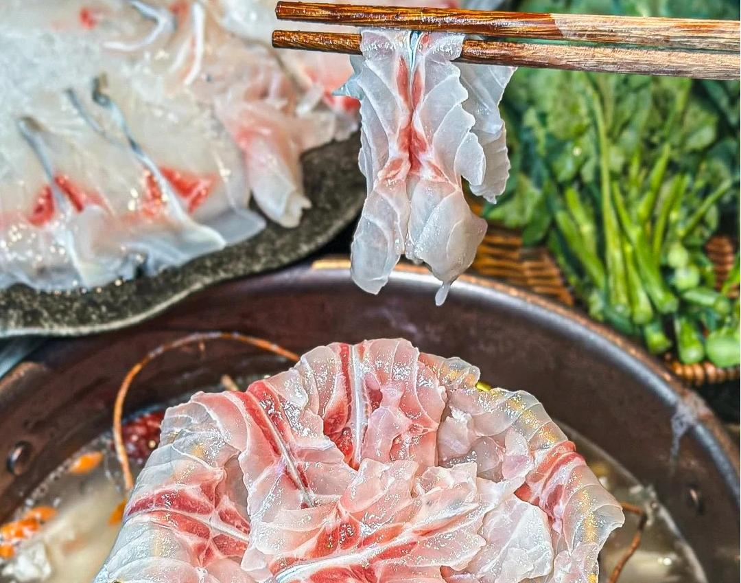 重本包門票《一年一度小欖菊花展盛宴》【五指毛桃藥膳雞+石歧乳鴿宴】 【招開心十八秒脆肉鲩火鍋宴】【正宗小欖菊花宴】純玩2天團