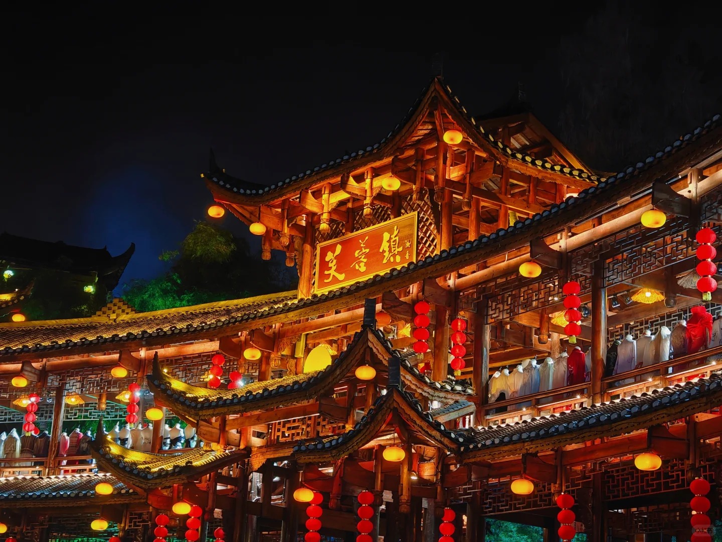 漫步沱江兩岸 沉醉湘西夜色 探秘大湘西5天團