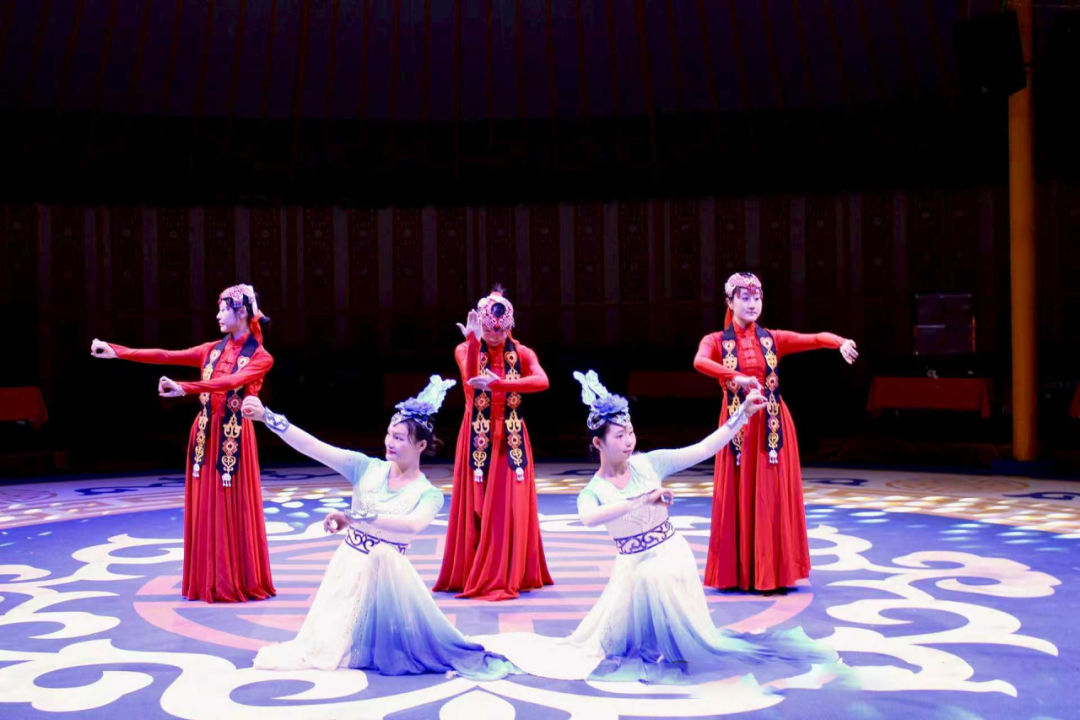 【春節加班】古道馬戰 篝火晚會 觀賞春節煙花 領略各式新春互動活動感受地道春節氣氛+舒適入住『新會碧桂園鳳凰酒店』豪歎酒店【新春豐富海鮮自助晚餐】純玩4天團