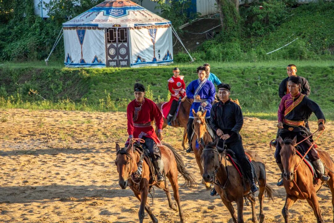 【春節加班】古道馬戰 篝火晚會 觀賞春節煙花 領略各式新春互動活動感受地道春節氣氛+舒適入住『新會碧桂園鳳凰酒店』豪歎酒店【新春豐富海鮮自助晚餐】純玩4天團