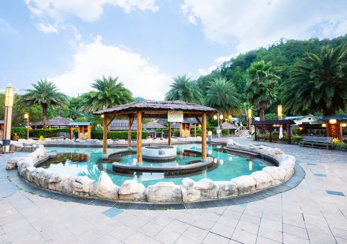 保證連住兩晚【長天遂川賓館】+【贛州三百山溫泉度假區】無限次浸泡富硒溫泉  暢玩“全球十大最美梯田之一”【桃源梯田】 純玩4天團