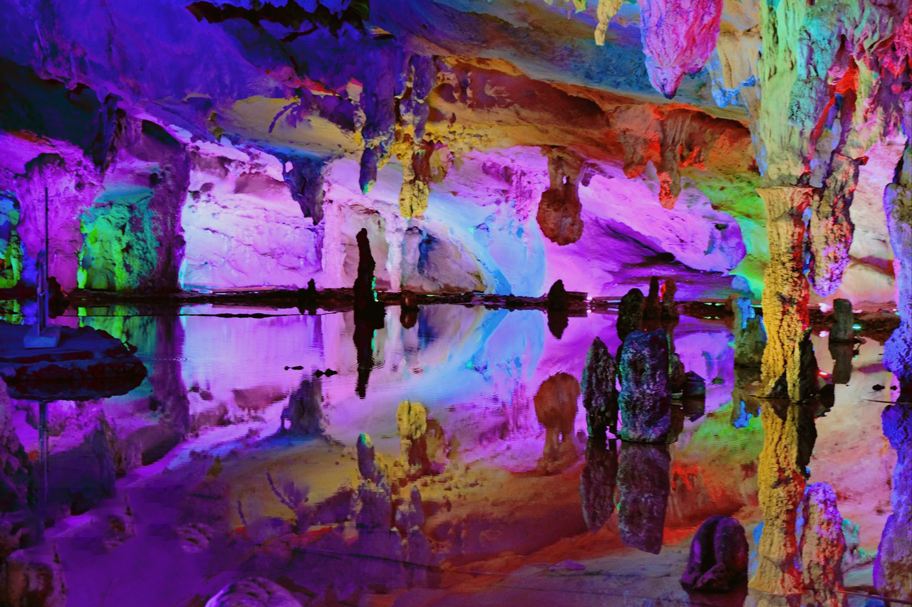 暢遊粵北、看盡自由風光、感受大自然的鬼斧神工三天之旅 暢遊連州地下河、湟州三峽、連南瑤寨純玩3天團