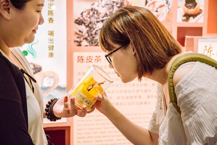 【母親節專場】感恩母親，感恩母愛，不喧嘩，自有聲，歲月如歌，共赴愛的盛宴 豪歎【酒店自助晚餐】【金牌秘制沉香豬+特色炸雲吞宴】 【吊燒藏香豬原邊排骨+棟企雞宴】江門佛山純玩 3天團