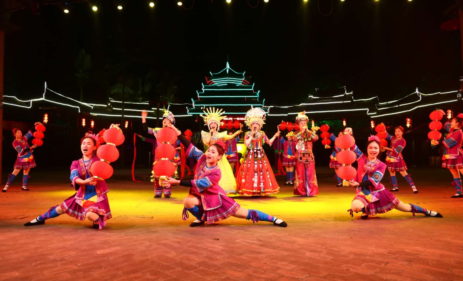 灕江畔璀璨煙花匯演-陽朔之夜-侗王夜宴慶回歸 桂林高鐵4天團