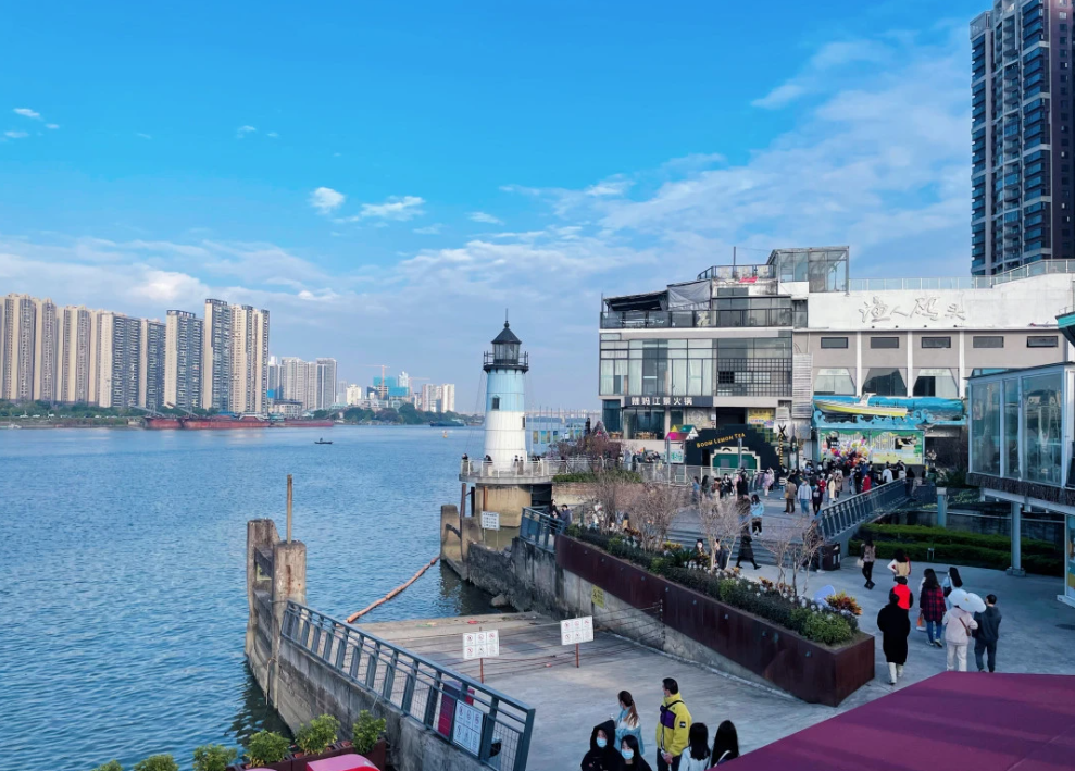 尋味舌尖上的美食之【(位上)堂做金湯石鍋翅(足三両翅)+(位上)黃金鮑魚扣鵝掌】(保證4人一圍)【(位上)花開富貴有米魚開花過橋宴】【（位上）原只椰皇燉湯＋堂做火焰鵝宴】純玩2天團