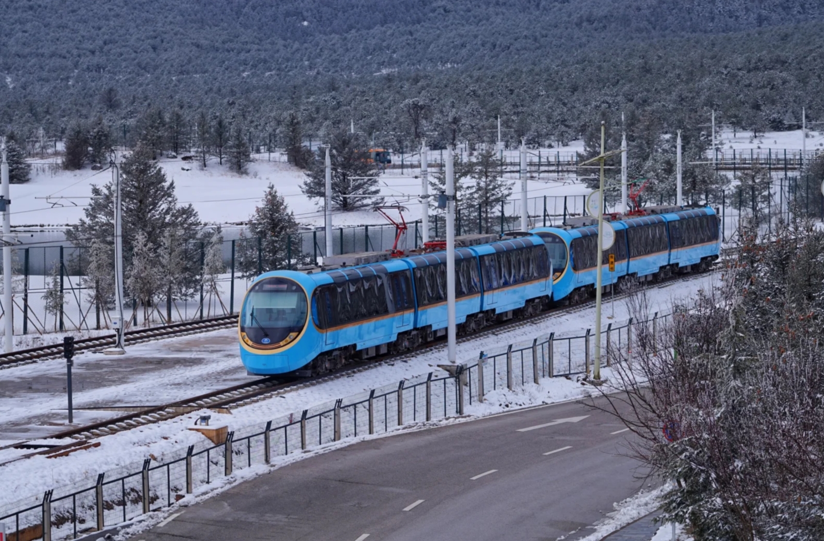雲南昆明大理麗江香格里拉全景雪山觀光列車 8天團